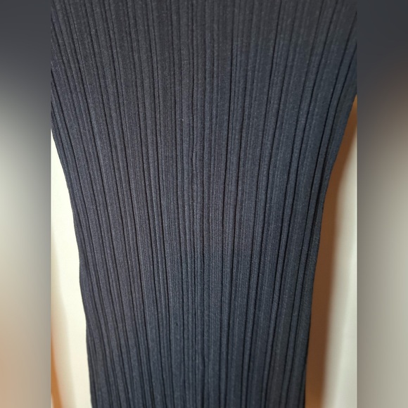 Long fitted knit dress - Picture 5 of 13